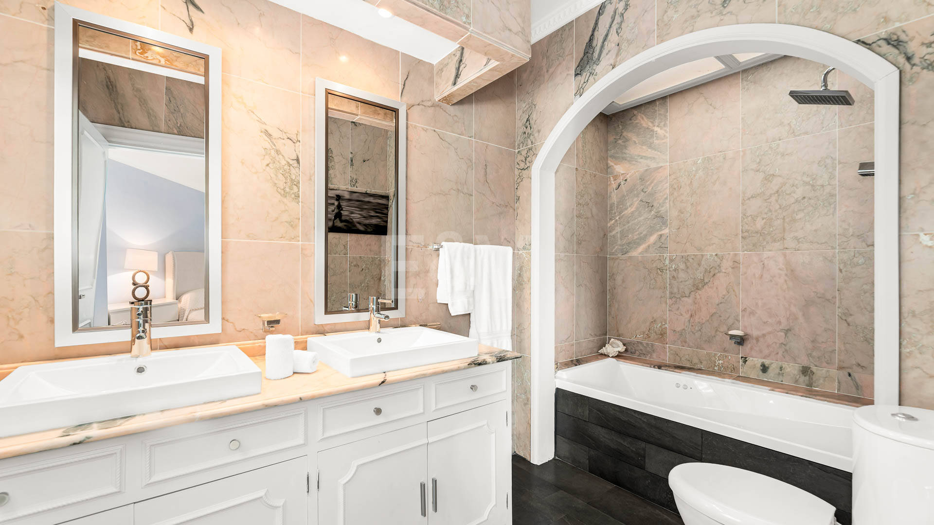 Icónica villa en primera línea con acceso privado a la playa