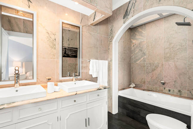 Icónica villa en primera línea con acceso privado a la playa