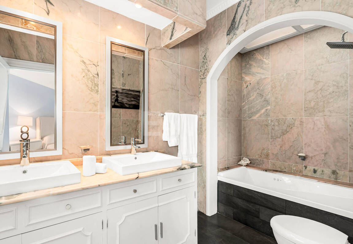 Icónica villa en primera línea con acceso privado a la playa