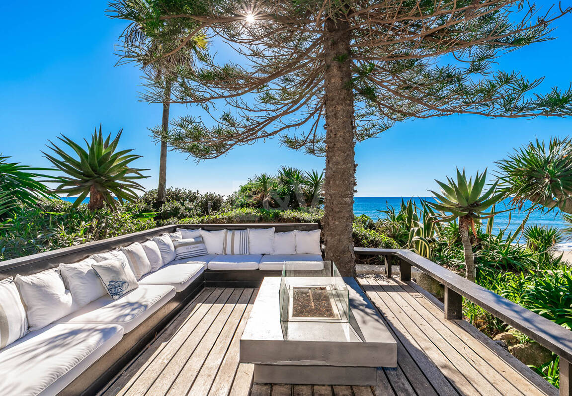 Icónica villa en primera línea con acceso privado a la playa