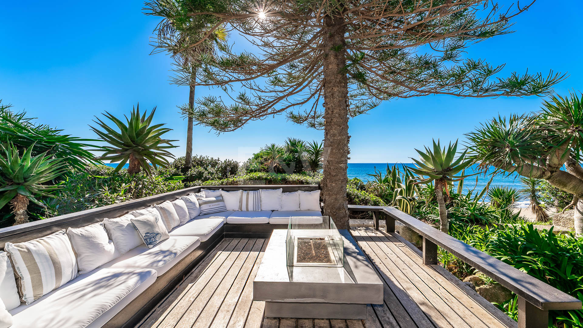 Icónica villa en primera línea con acceso privado a la playa