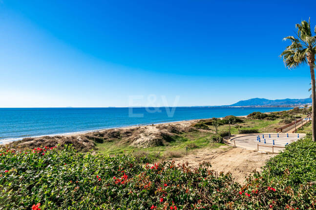 Icónica villa en primera línea con acceso privado a la playa