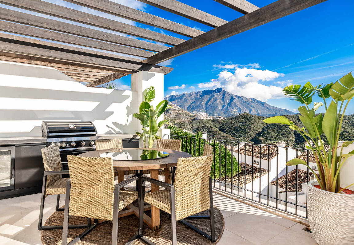 Exceptional Penthouse with Breathtaking Sea Views