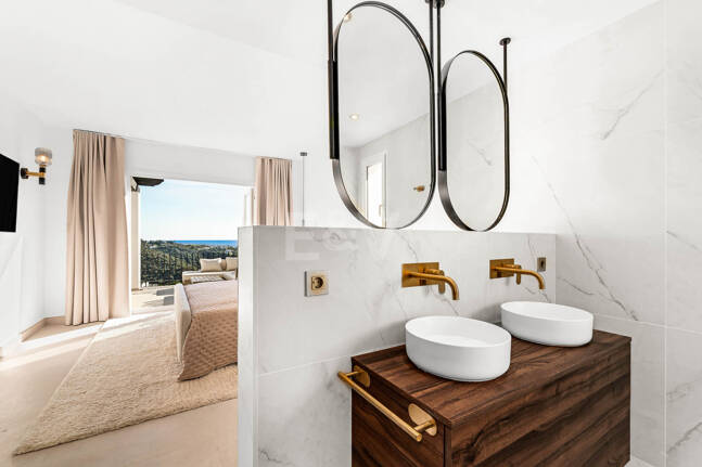 Exceptional Penthouse with Breathtaking Sea Views