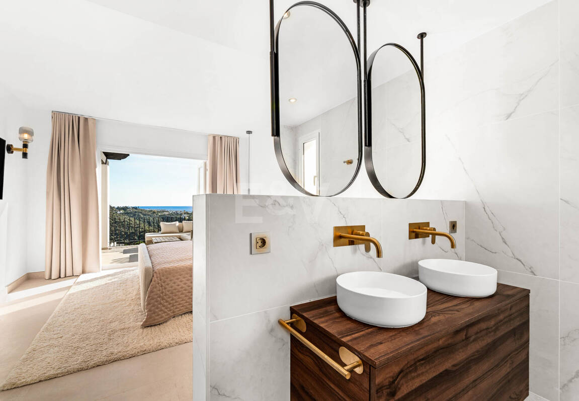 Exceptional Penthouse with Breathtaking Sea Views