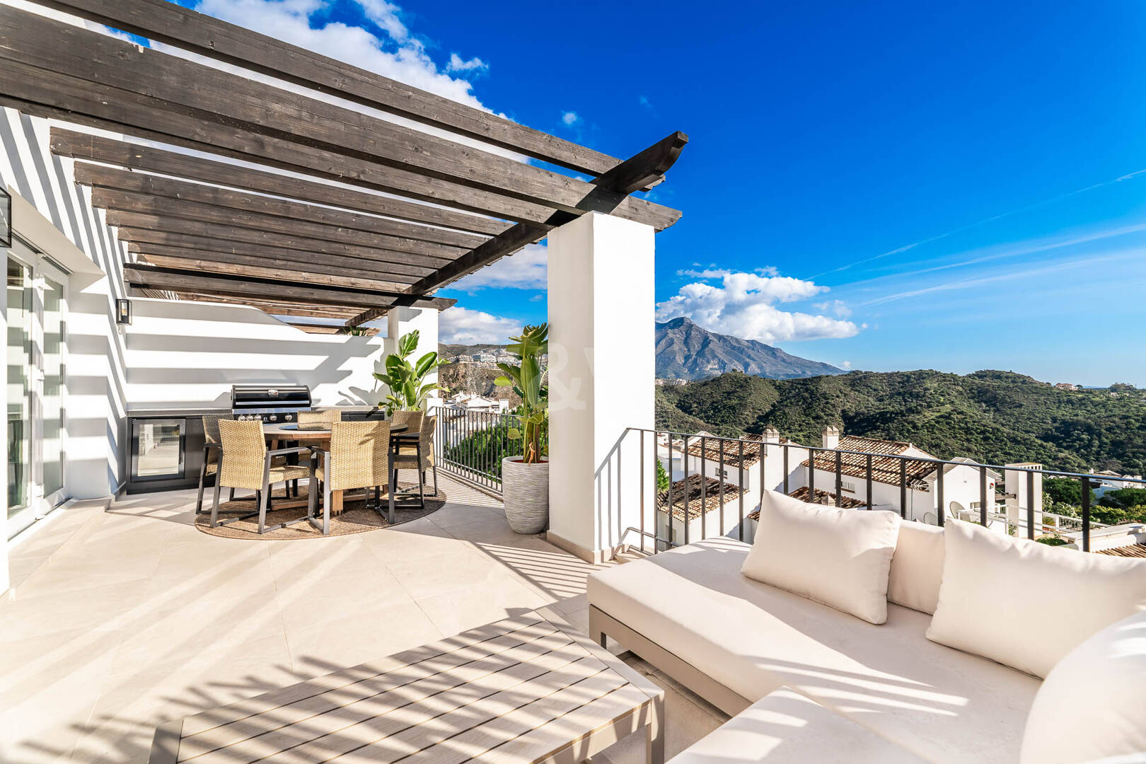 Exceptional Penthouse with Breathtaking Sea Views