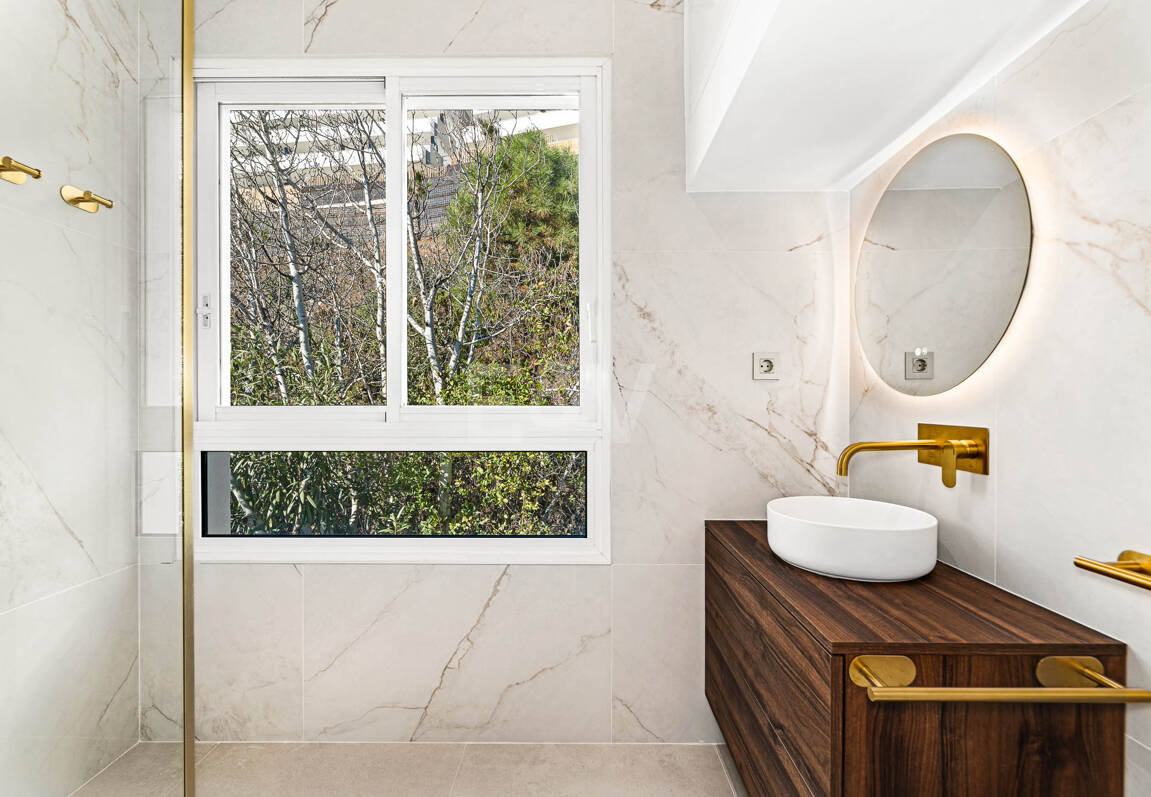 Exceptional Penthouse with Breathtaking Sea Views