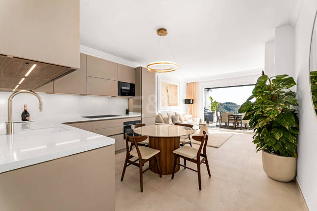 Exceptional Penthouse with Breathtaking Sea Views