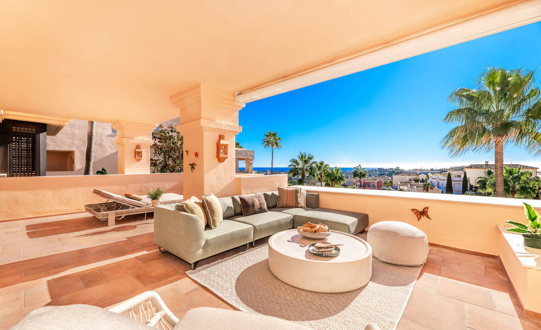 Espacioso apartamento con vistas al mar en una prestigiosa comunidad cerrada