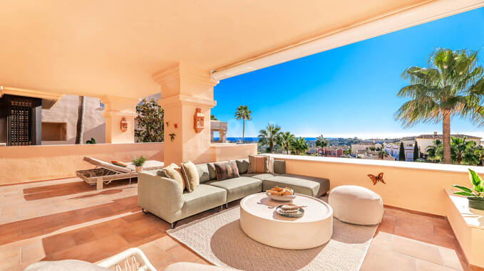 Spacious Apartment with Sea Views in a Prestigious Gated Community in Nueva Andalucía