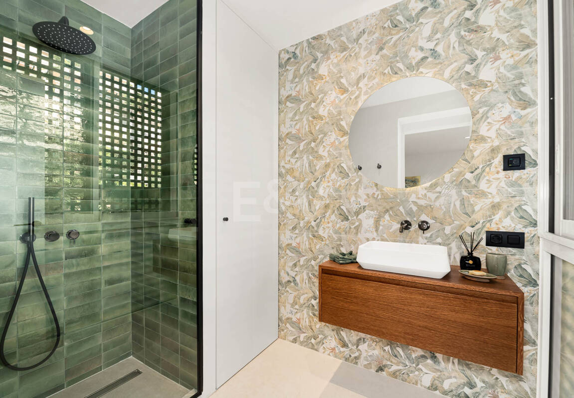 Spacious Apartment with Sea Views in a Prestigious Gated Community