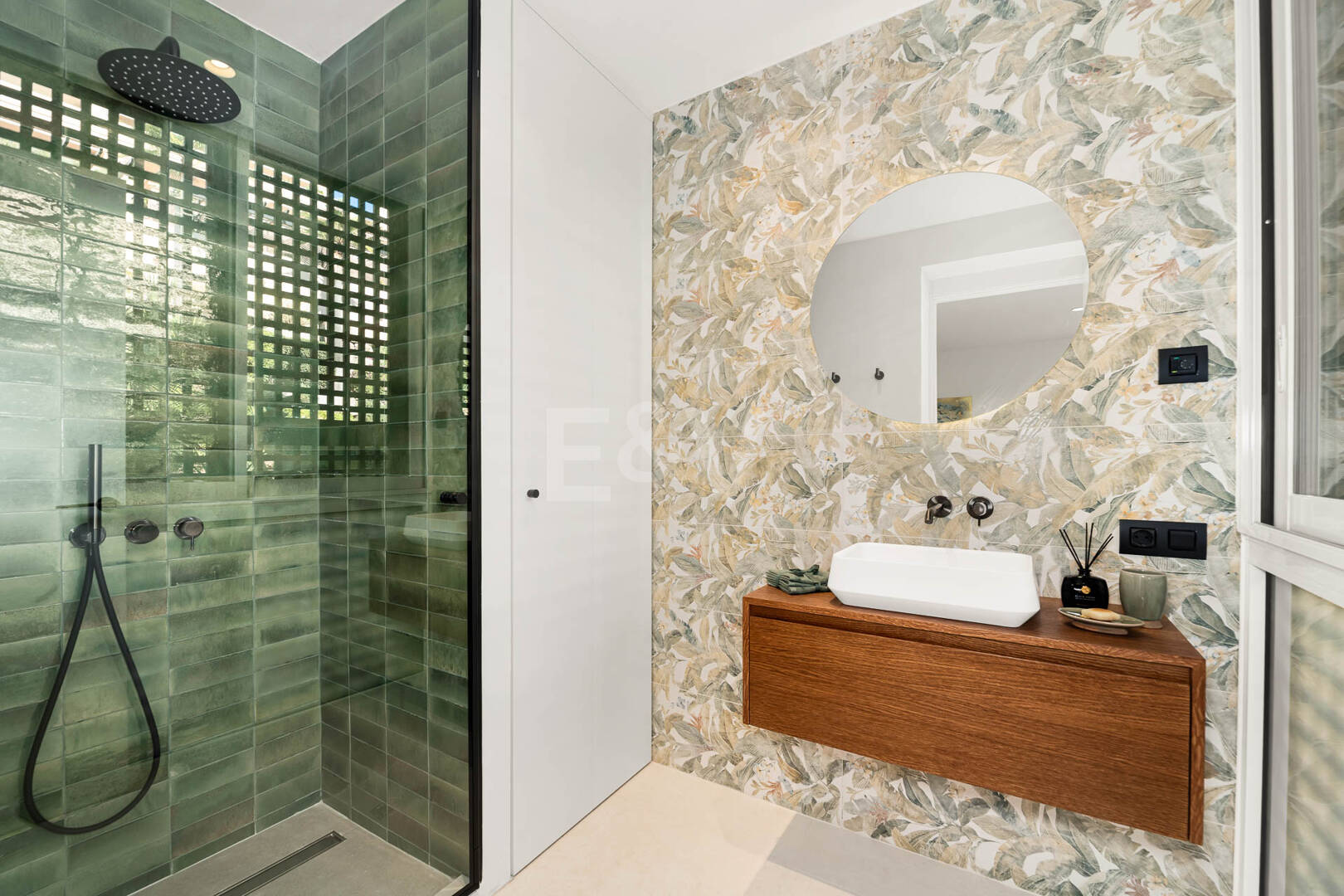 Spacious Apartment with Sea Views in a Prestigious Gated Community