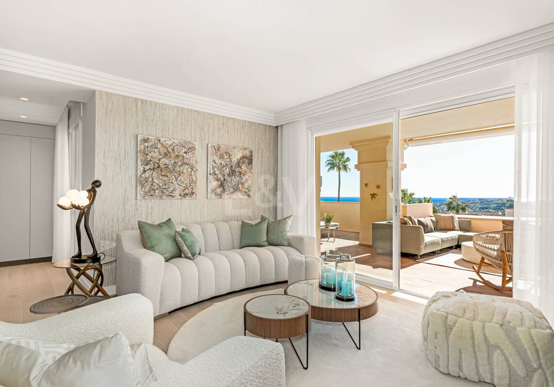 Espacioso apartamento con vistas al mar en una prestigiosa comunidad cerrada en Nueva Andalucía