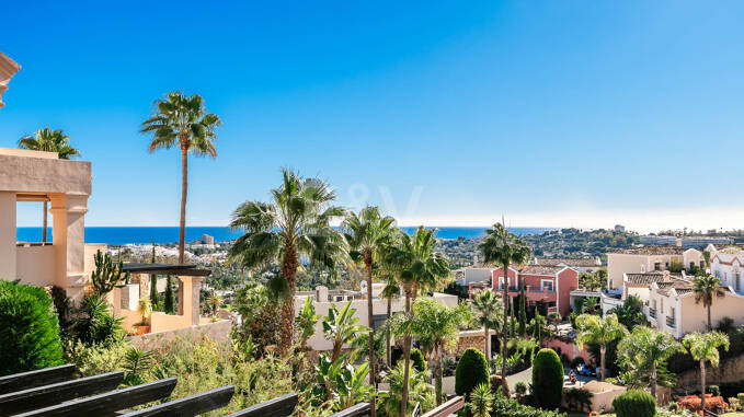 Spacious Apartment with Sea Views in a Prestigious Gated Community in Nueva Andalucía
