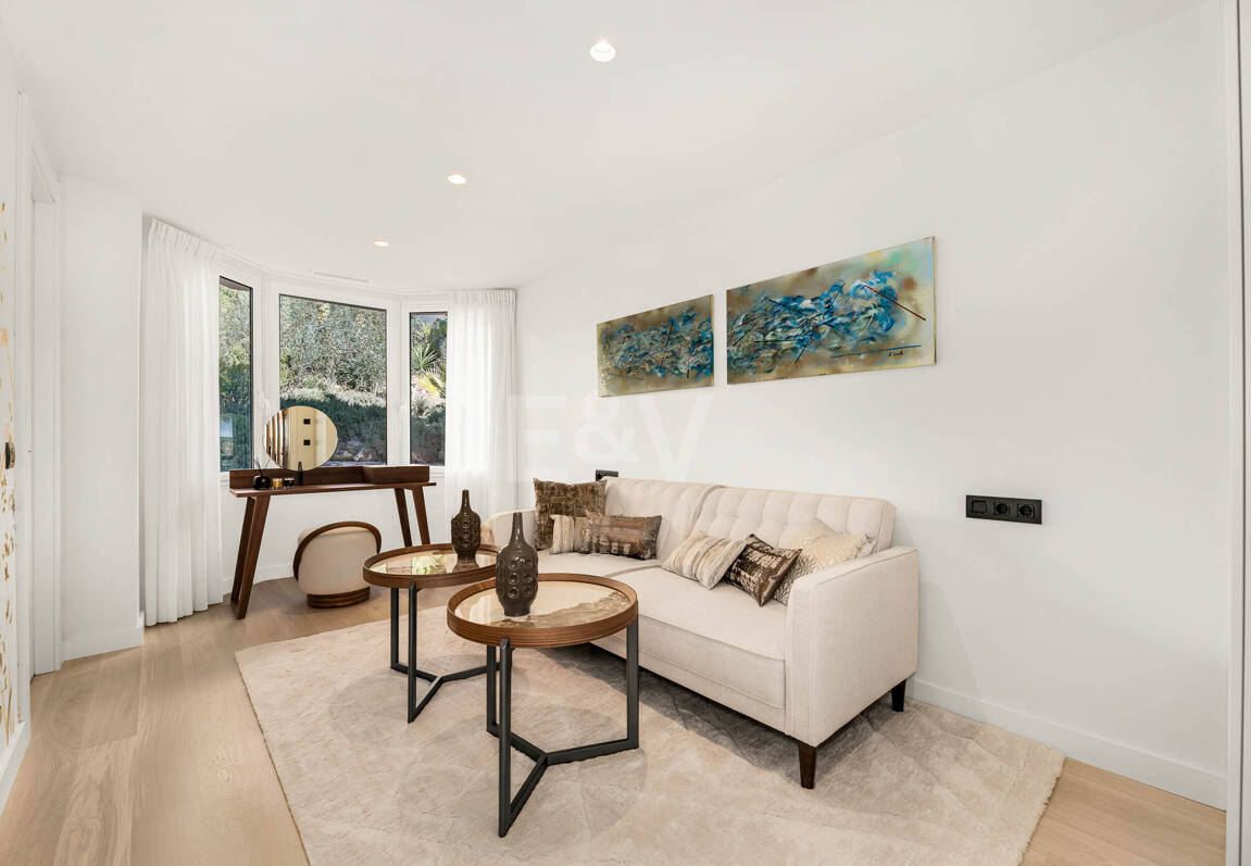 Spacious Apartment with Sea Views in a Prestigious Gated Community