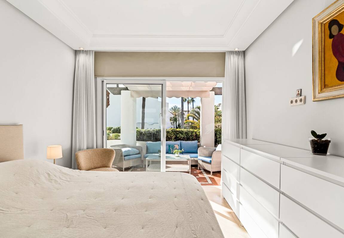 Elegant Apartment in Beachfront Gated Community, Walking Distance to Puerto Banús