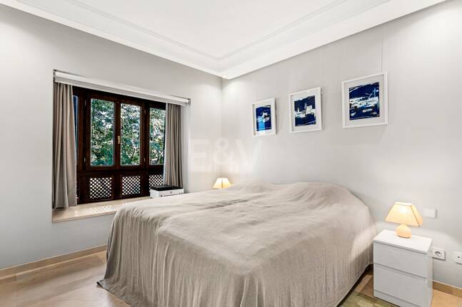 Elegant Apartment in Beachfront Gated Community, Walking Distance to Puerto Banús