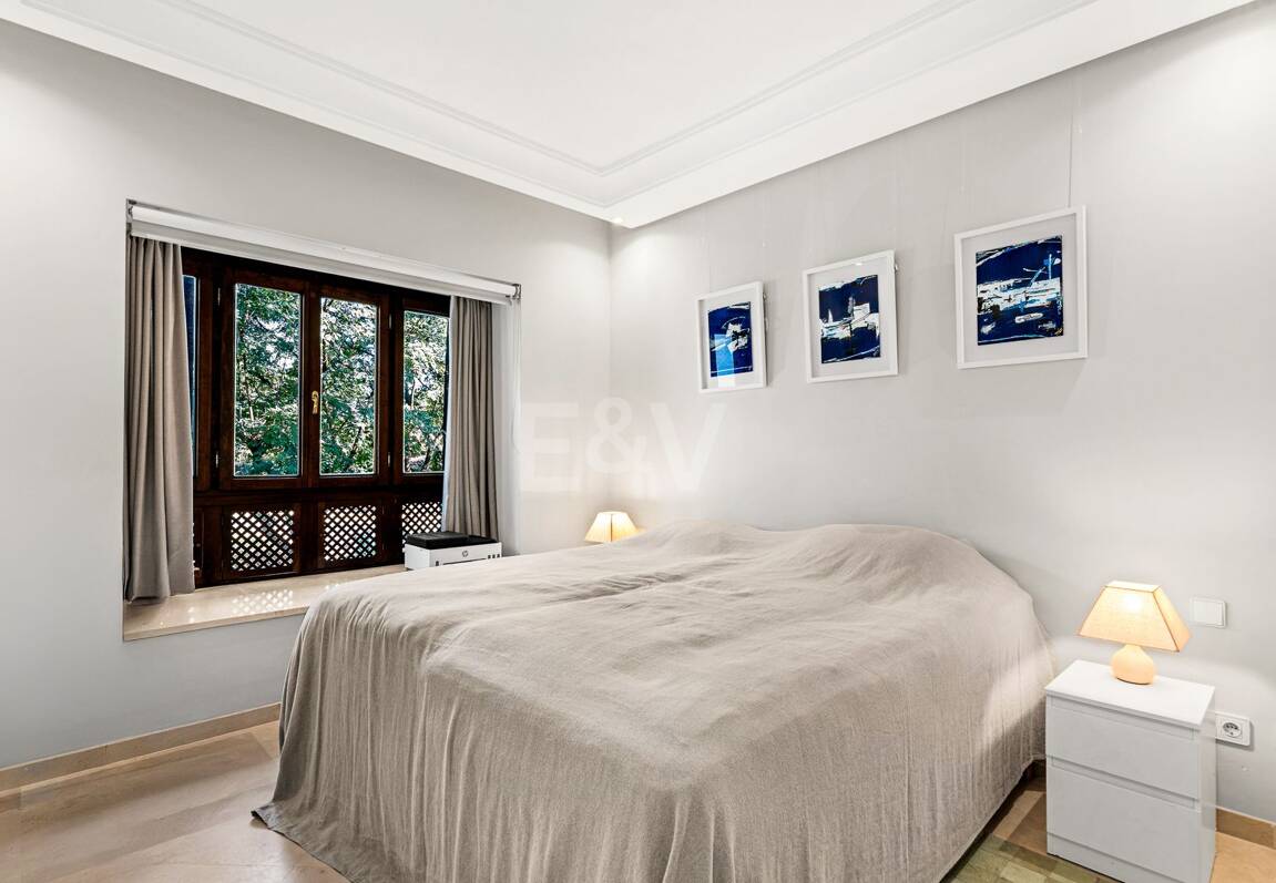 Elegant Apartment in Beachfront Gated Community, Walking Distance to Puerto Banús