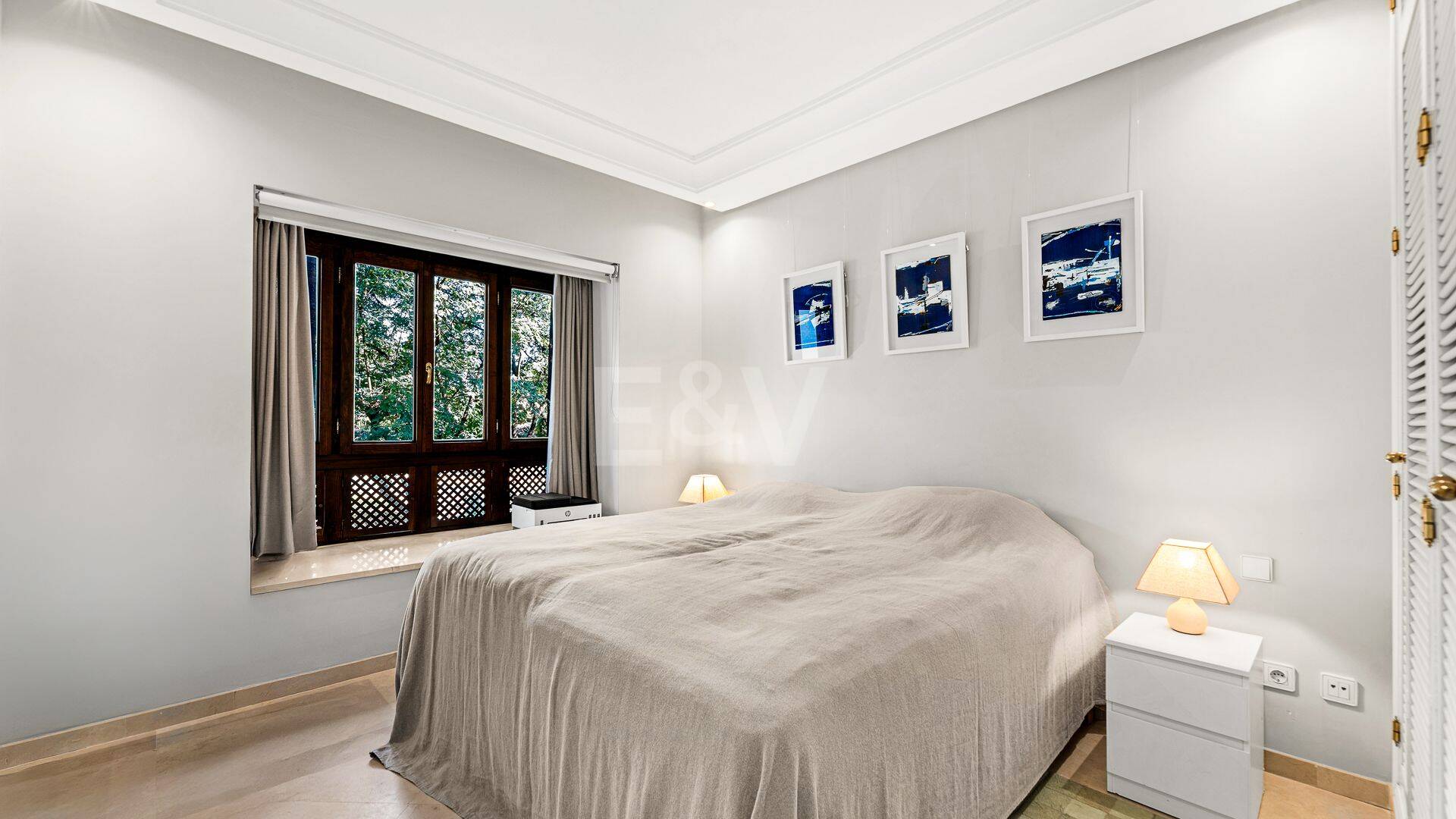 Elegant Apartment in Beachfront Gated Community, Walking Distance to Puerto Banús