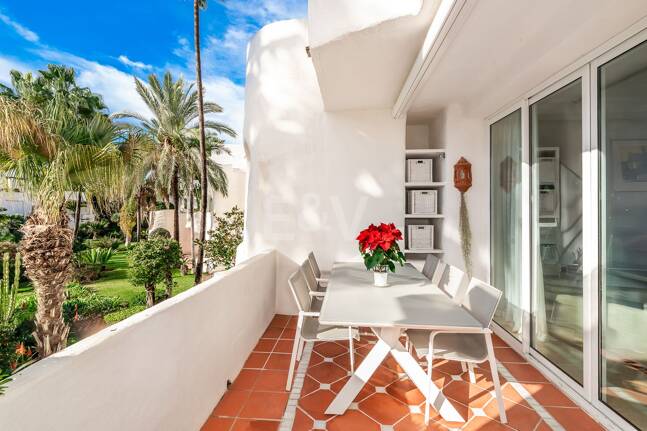 Elegant Apartment in Beachfront Gated Community, Walking Distance to Puerto Banús