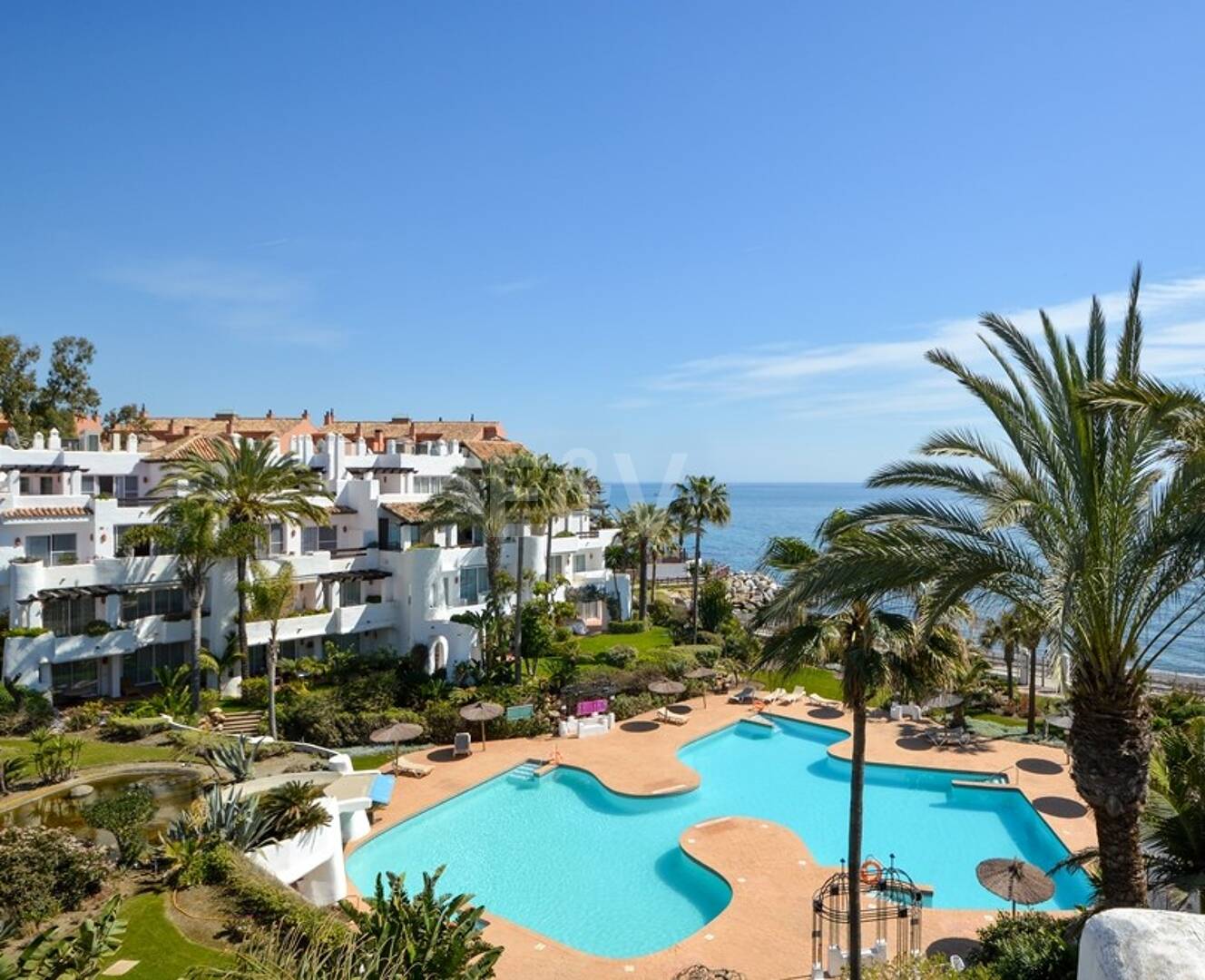Elegant Apartment in Beachfront Gated Community, Walking Distance to Puerto Banús