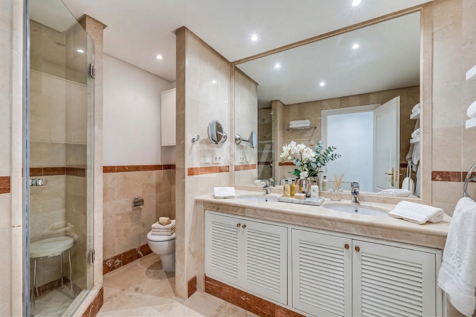 Elegant Apartment in Beachfront Gated Community, Walking Distance to Puerto Banús
