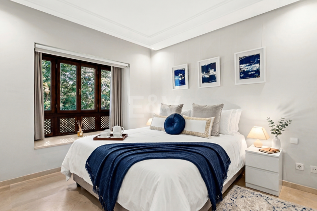 Elegant Apartment in Beachfront Gated Community, Walking Distance to Puerto Banús
