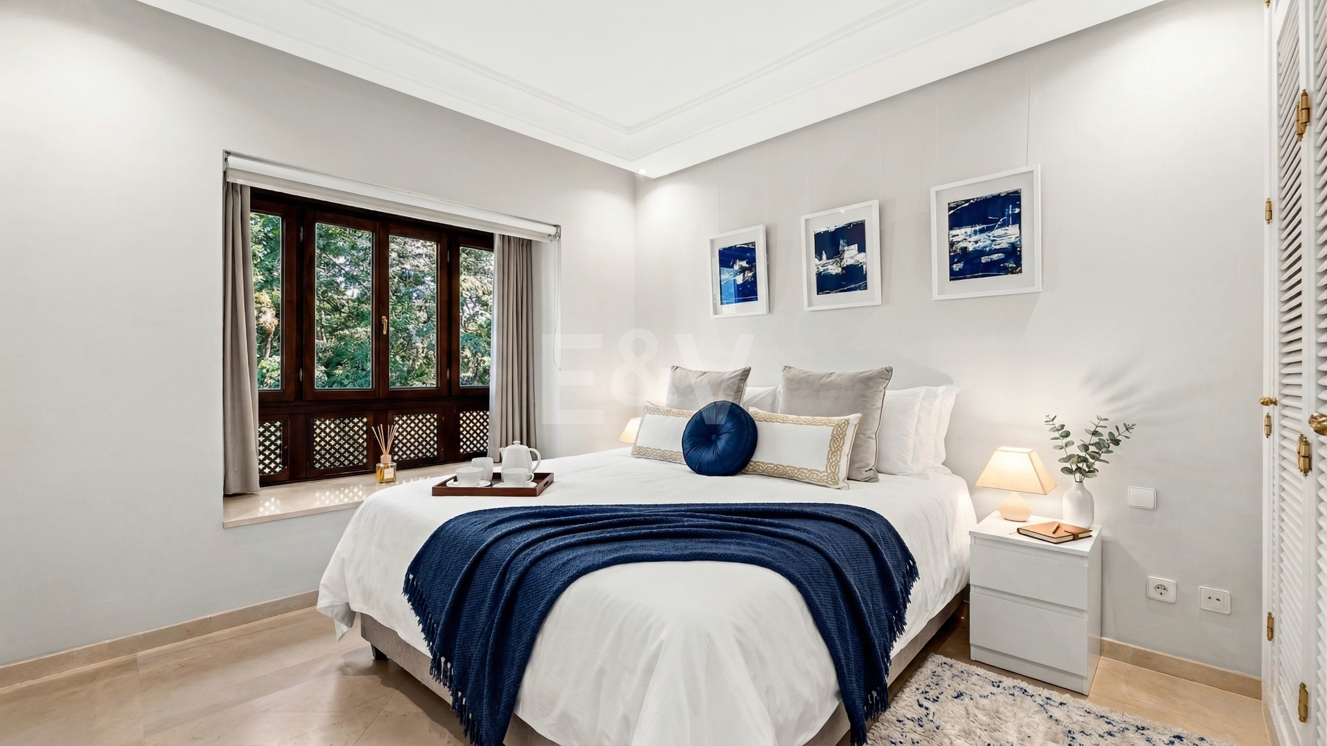 Elegant Apartment in Beachfront Gated Community, Walking Distance to Puerto Banús