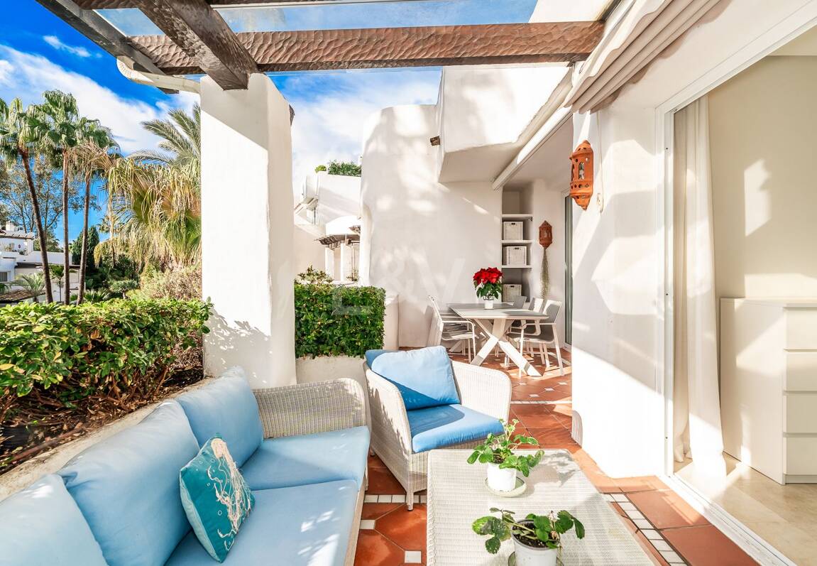 Elegant Apartment in Beachfront Gated Community, Walking Distance to Puerto Banús