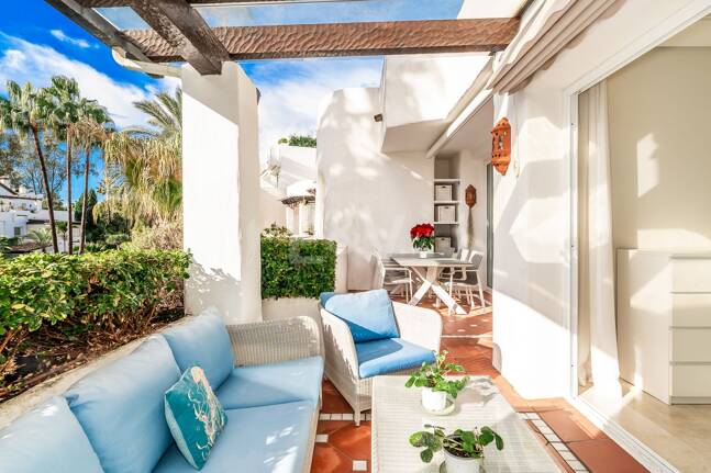 Elegant Apartment in Beachfront Gated Community, Walking Distance to Puerto Banús