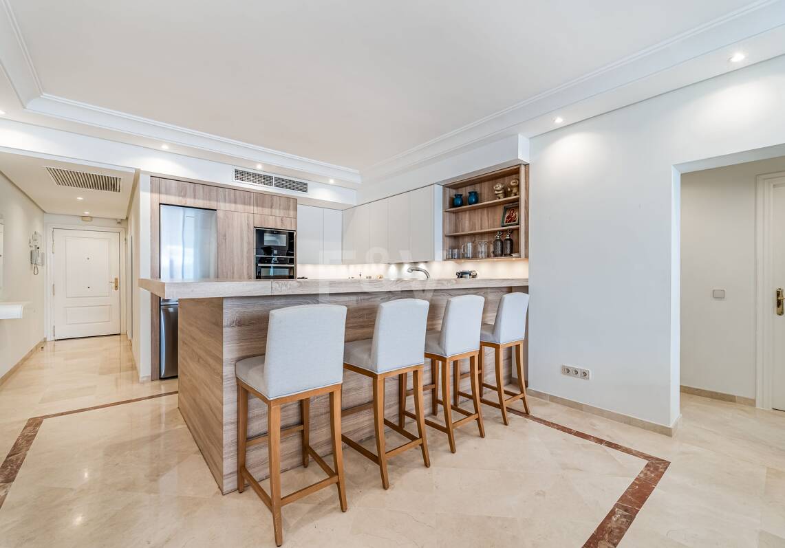 Elegancki apartament w Beachfront Gated Community, Walking Distance to Puerto Banús