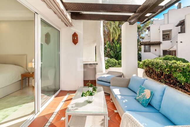 Elegant Apartment in Beachfront Gated Community, Walking Distance to Puerto Banús