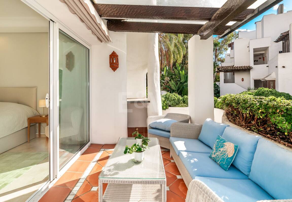 Elegant Apartment in Beachfront Gated Community, Walking Distance to Puerto Banús