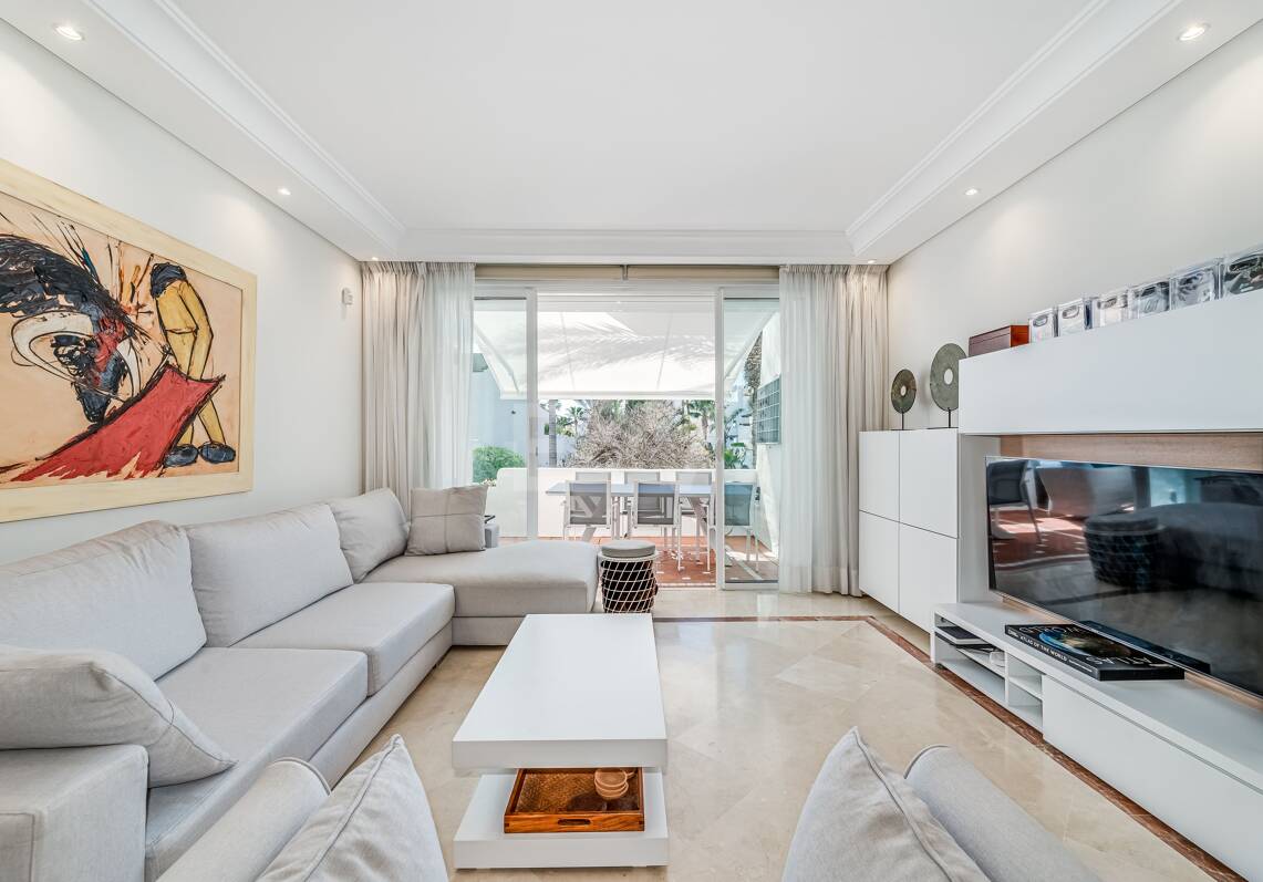 Elegancki apartament w Beachfront Gated Community, Walking Distance to Puerto Banús