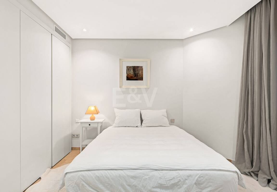 Elegant Apartment in Beachfront Gated Community, Walking Distance to Puerto Banús