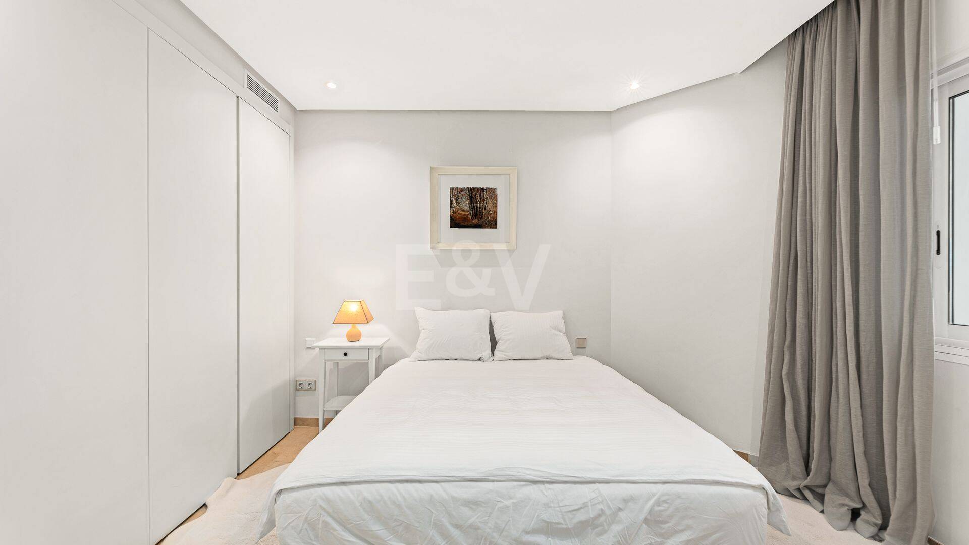 Elegant Apartment in Beachfront Gated Community, Walking Distance to Puerto Banús