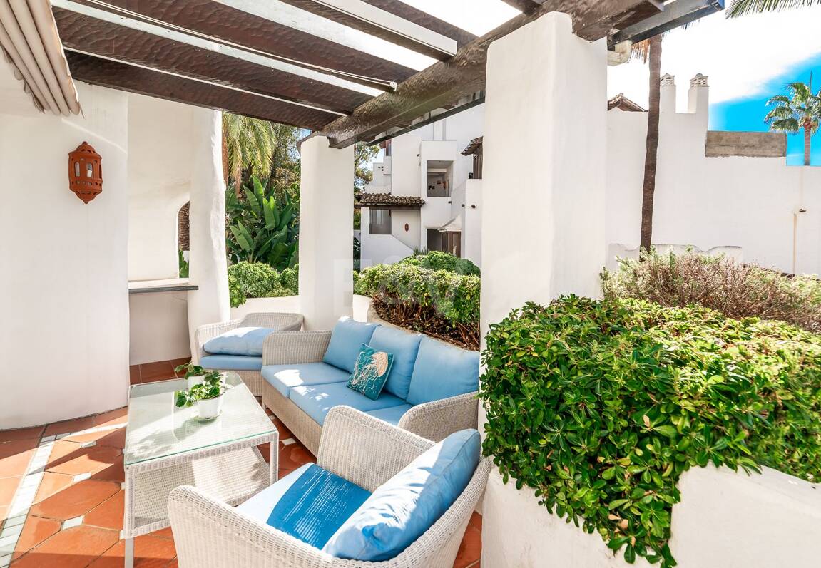 Elegant Apartment in Beachfront Gated Community, Walking Distance to Puerto Banús