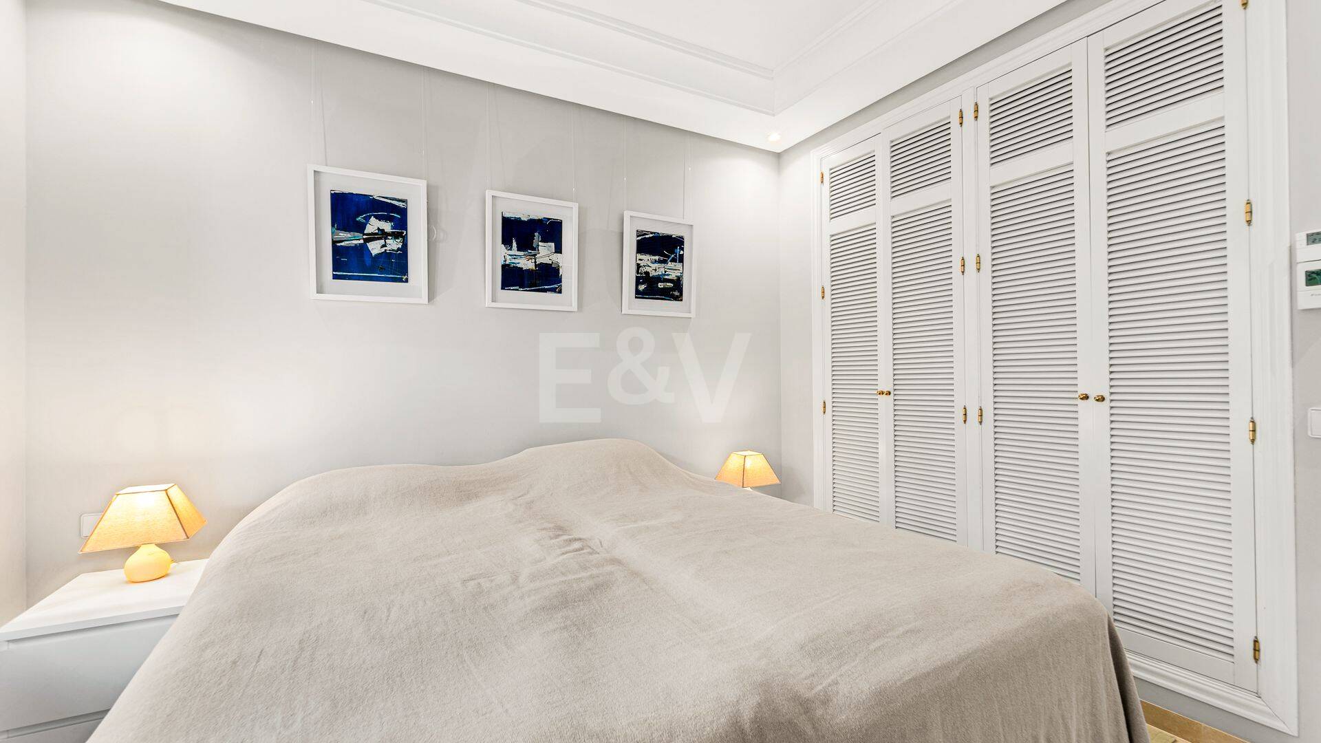 Elegant Apartment in Beachfront Gated Community, Walking Distance to Puerto Banús