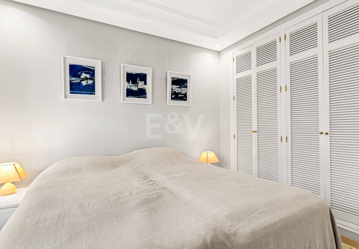 Elegant Apartment in Beachfront Gated Community, Walking Distance to Puerto Banús