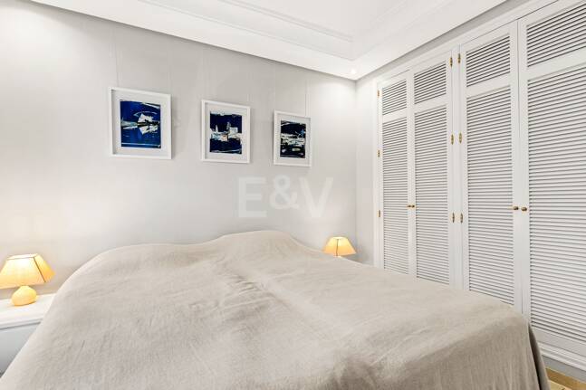 Elegant Apartment in Beachfront Gated Community, Walking Distance to Puerto Banús