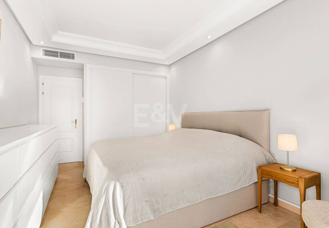 Elegant Apartment in Beachfront Gated Community, Walking Distance to Puerto Banús