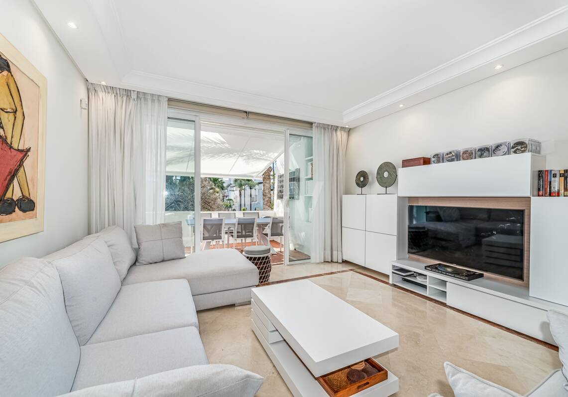 Elegancki apartament w Beachfront Gated Community, Walking Distance to Puerto Banús