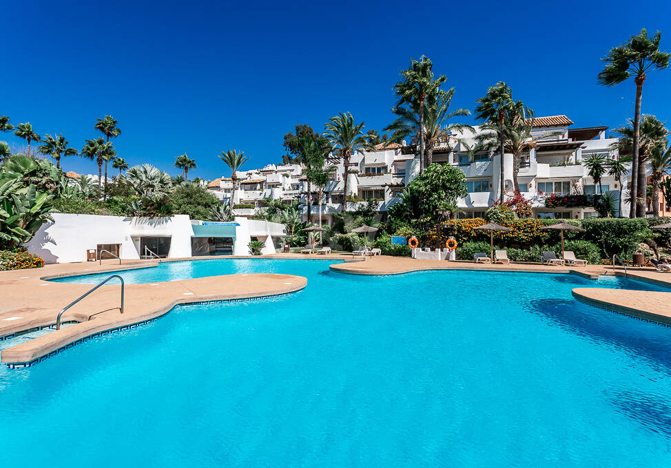 Elegancki apartament w Beachfront Gated Community, Walking Distance to Puerto Banús