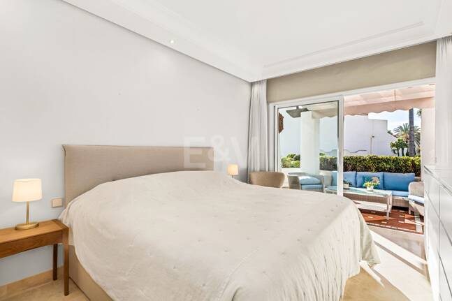 Elegant Apartment in Beachfront Gated Community, Walking Distance to Puerto Banús