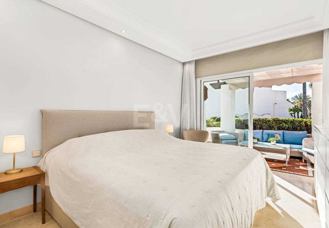 Elegant Apartment in Beachfront Gated Community, Walking Distance to Puerto Banús