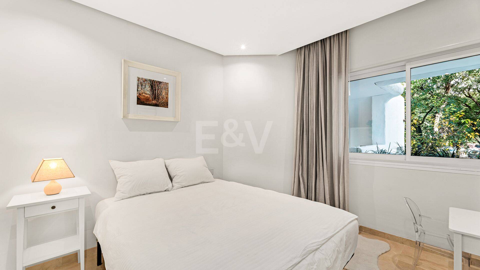 Elegant Apartment in Beachfront Gated Community, Walking Distance to Puerto Banús