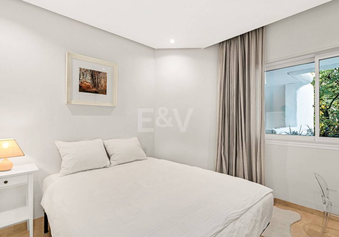 Elegancki apartament w Beachfront Gated Community, Walking Distance to Puerto Banús