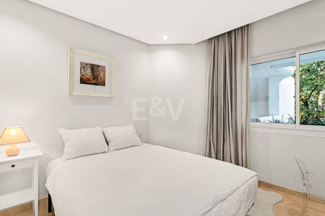 Elegant Apartment in Beachfront Gated Community, Walking Distance to Puerto Banús