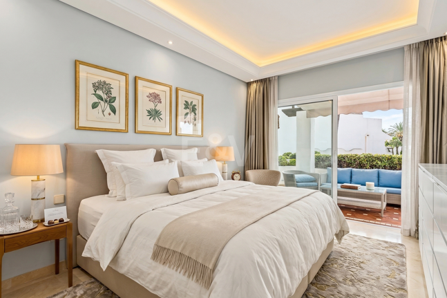 Elegant Apartment in Beachfront Gated Community, Walking Distance to Puerto Banús