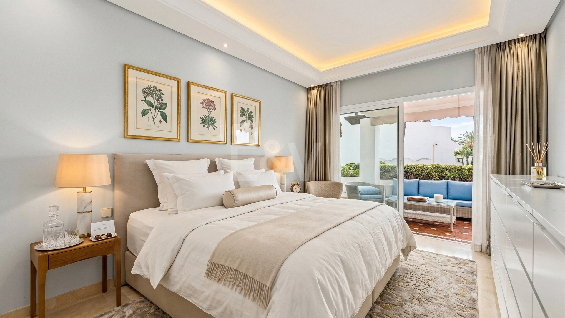 Elegant Apartment in Beachfront Gated Community, Walking Distance to Puerto Banús